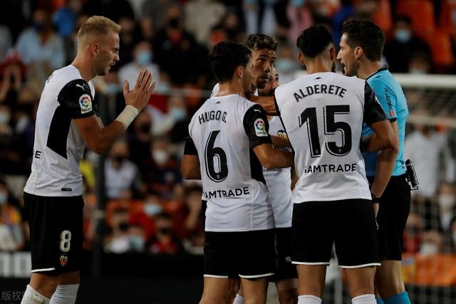 罗马诺：曼城签约18岁中卫朱马巴赫 转租给朗斯