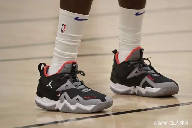 邹雨宸14+6北控6人上双大胜青岛 杰曼空砍50分