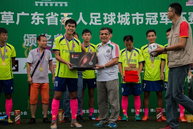 NBA新赛季大势：西部竞争"地狱模式" 东部混战